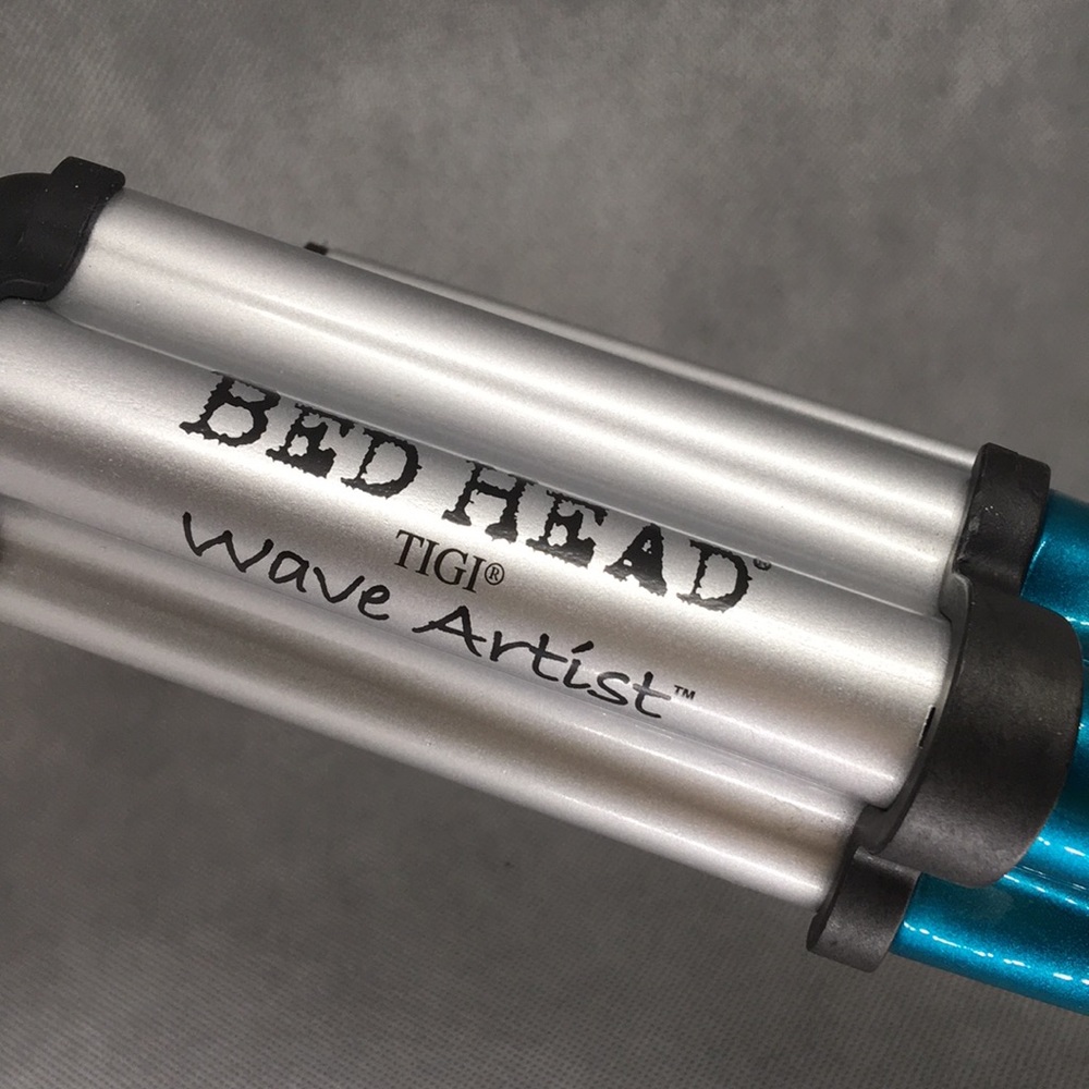 Bed Head Wave Artist Deep Waver in blue